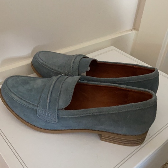 Suede Loafers *Never Worn NWT* Universal Thread - Picture 7 of 15